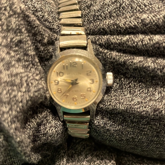 Vintage working keeps time Westclox wind up watch 17 Jewels stretch band - Picture 3 of 6